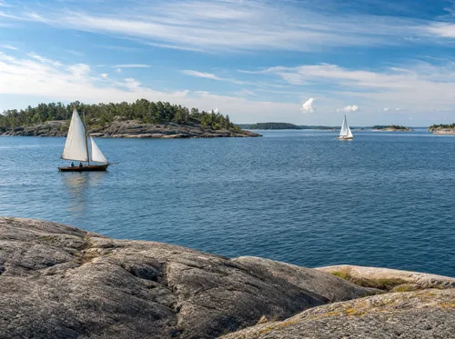 Kallio järvellä
