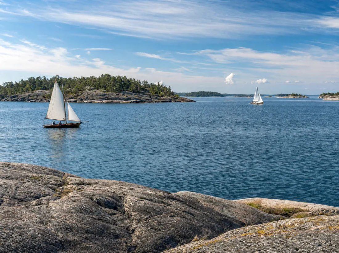Kallio järvellä